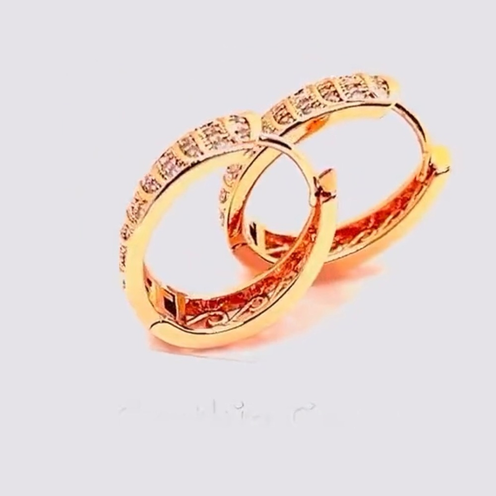 14K Gold Plated Reversible Oval Hoops - Picture 5 of 8